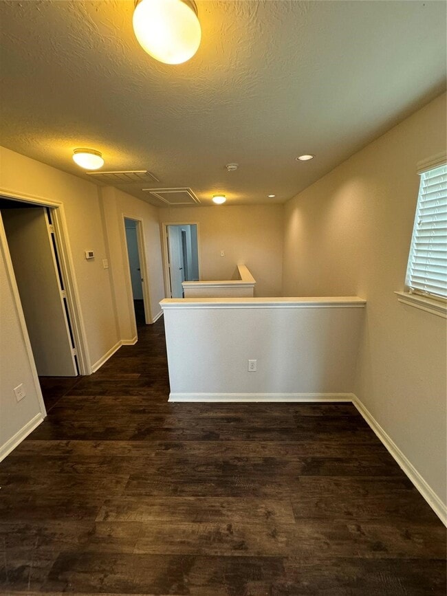 Building Photo - 19022 Bee Line Ct