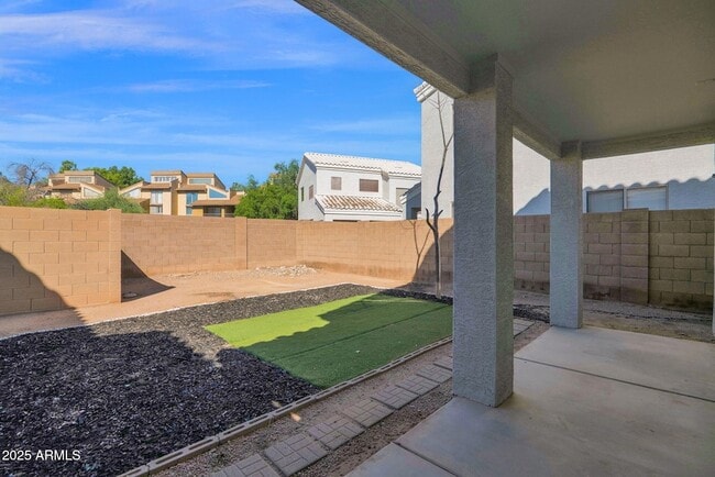 Building Photo - 1750 W Union Hills Dr