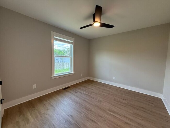Building Photo - Lovely New Home in Old Hickory - Fenced in...