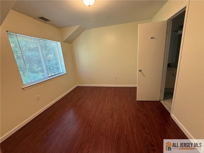 Building Photo - 1009 Schmidt Ln