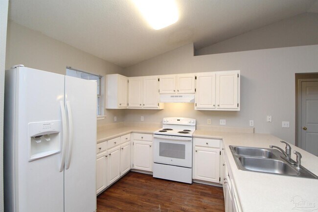 Building Photo - 6854 Cedar Ridge Cir