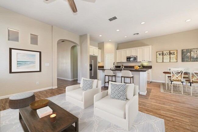 Building Photo - Gorgeous Roseville 4 Bedroom
