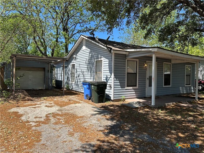 Building Photo - 908 Pecan St