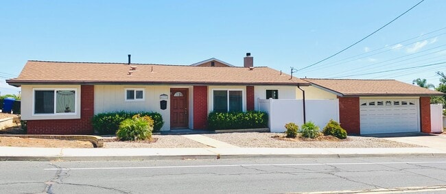 Building Photo - BEAUTIFUL AND SPACIOUS 3BD/2BA HOME IN CLAIREMONT! ONLY $4,295/mo! - Available September