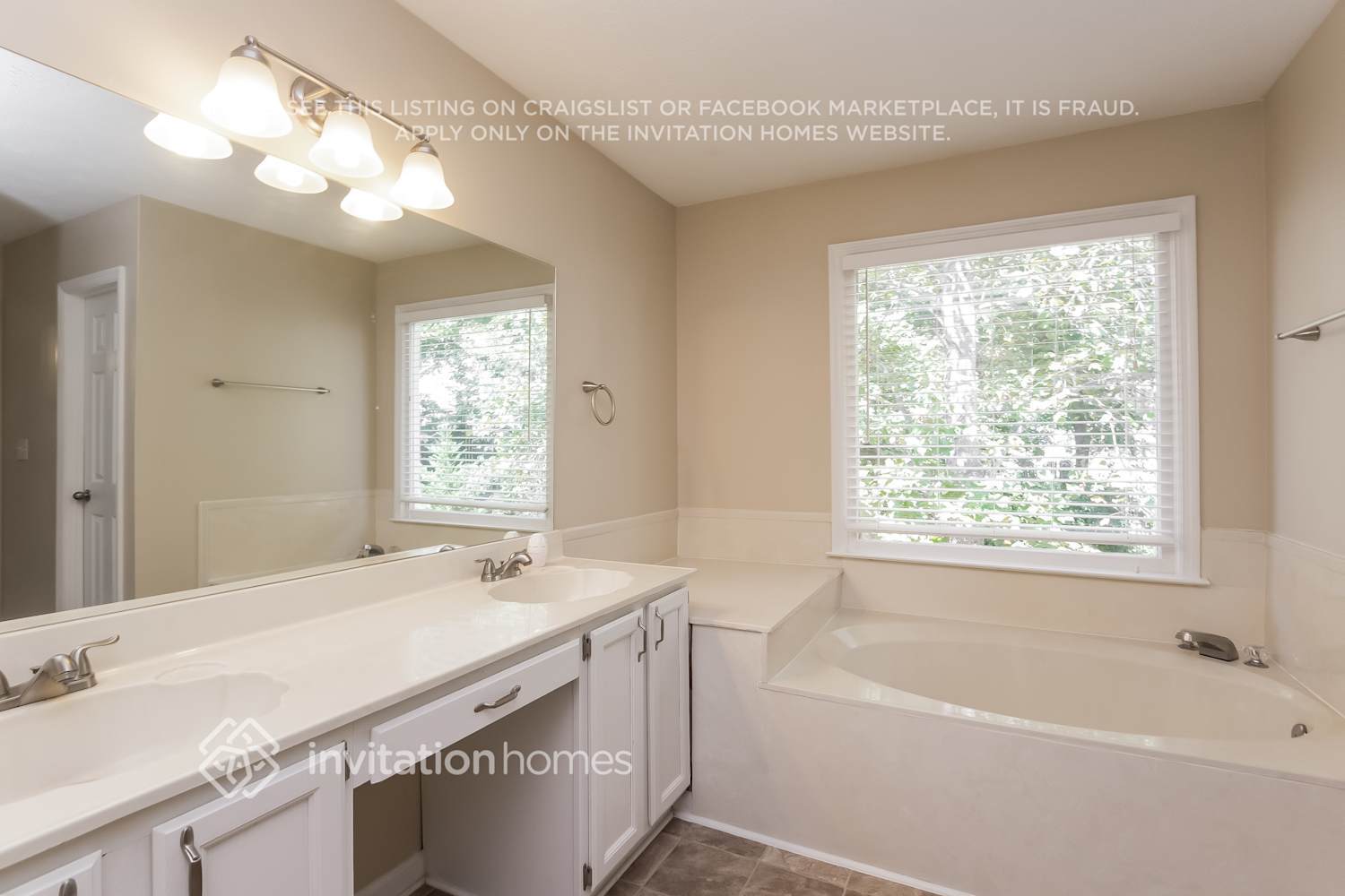 Building Photo - 10960 Pinehigh Dr