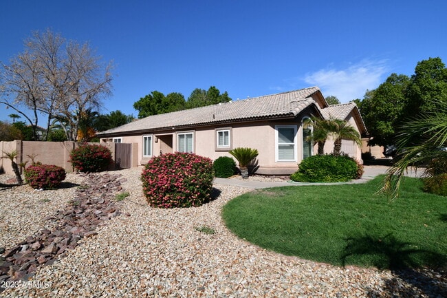 Building Photo - 13140 W Virginia Ct