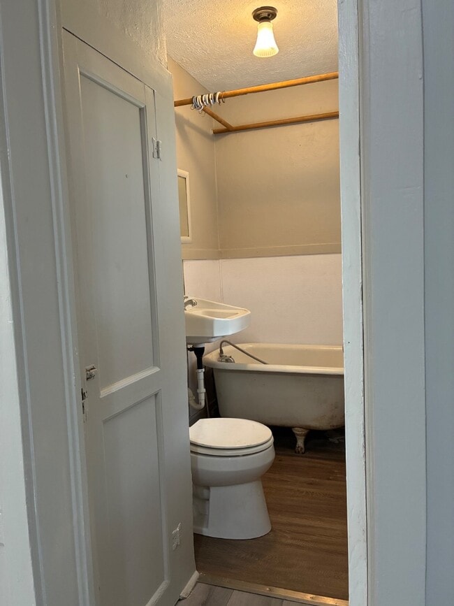 Building Photo - 1311 Hansen Ave