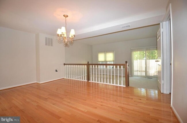 Building Photo - 5676 Ridge View Dr