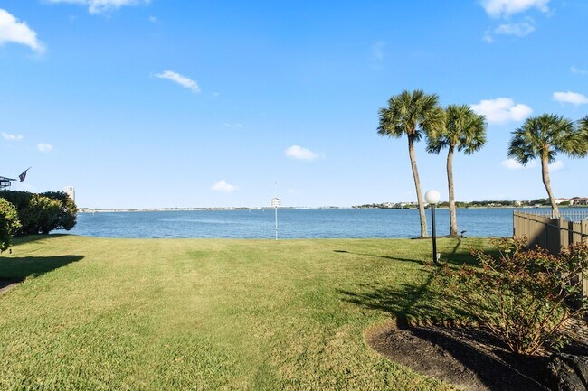 Building Photo - 351 Lakeside Ln