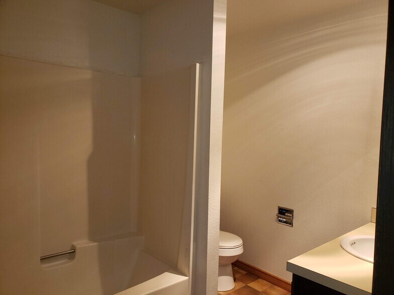 full bathroom upstairs (1/2 bath on main floor) - 2318 Donovan Ave