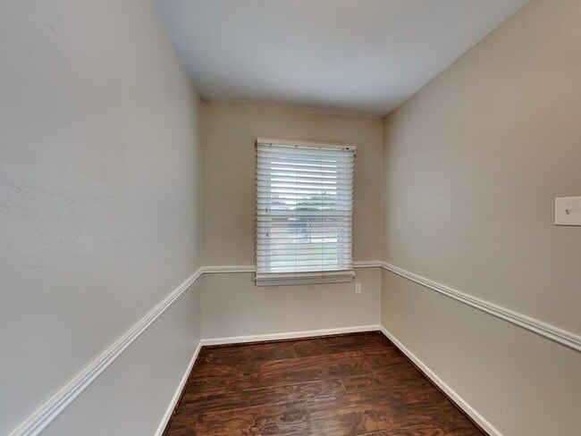 Building Photo - 307 Hillcrest Ave