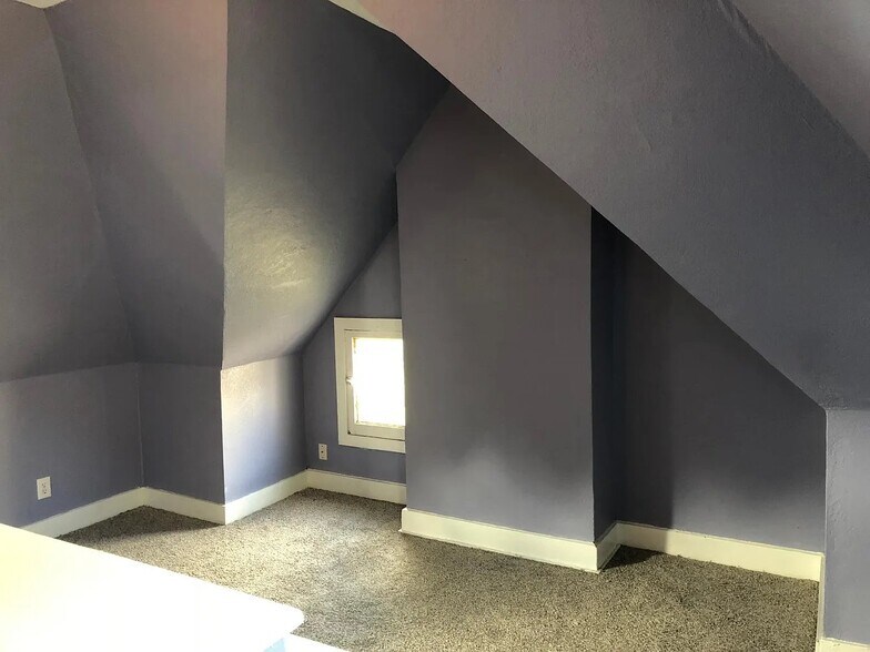 Building Photo - 1741 N Farwell Ave