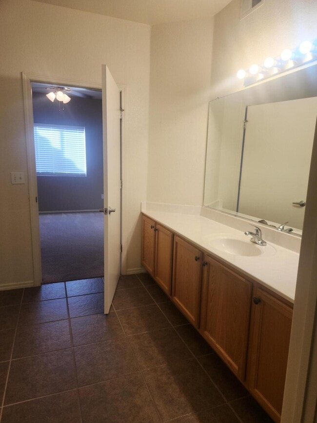 Building Photo - 6800 Vista Del Norte Dr NE