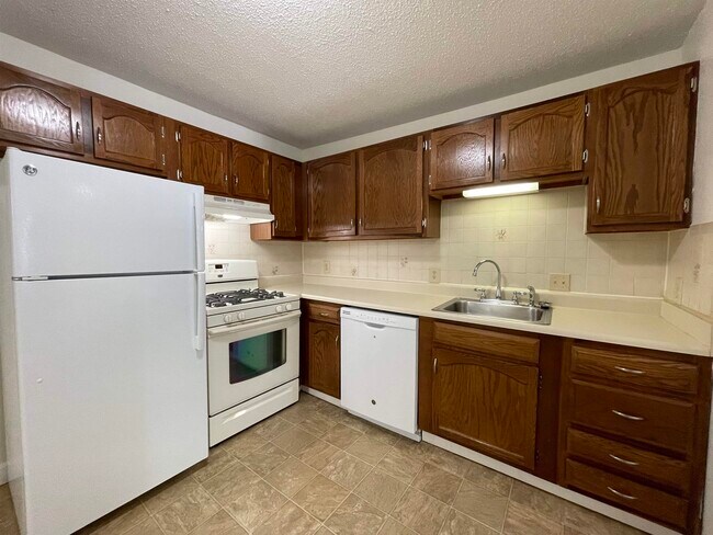 Building Photo - 379 Huse Rd