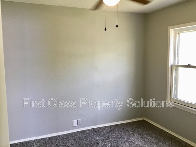 Building Photo - 2215 Cashion Pl