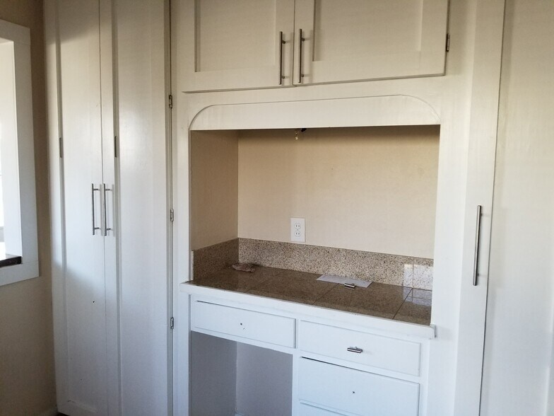 Partial kitchen view - great storage, desk area for laptop for homework - 7141 Quivas
