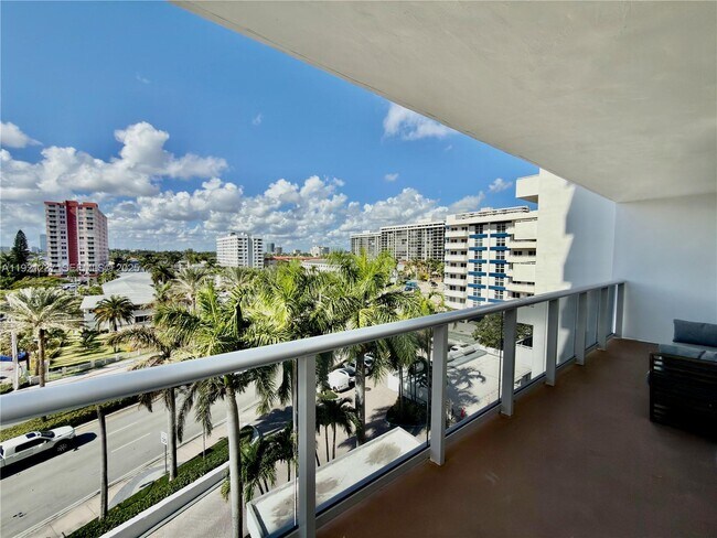 Building Photo - 3140 S Ocean Dr