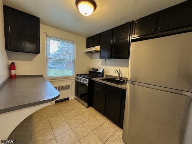 Building Photo - 17 Carolyn Terrace