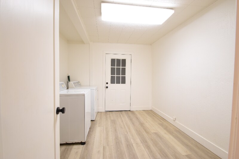 Building Photo - 155 W Cherry Creek Rd