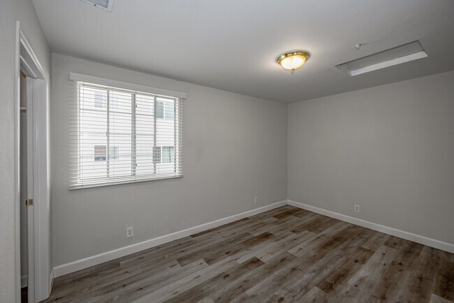 bdrm 3 - 515 S Shelton St