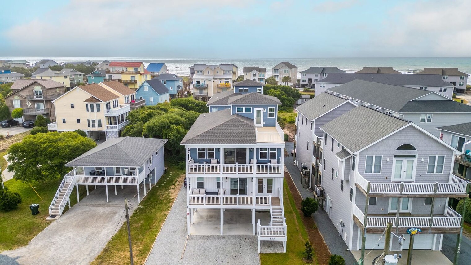 Building Photo - 822 S Topsail Dr