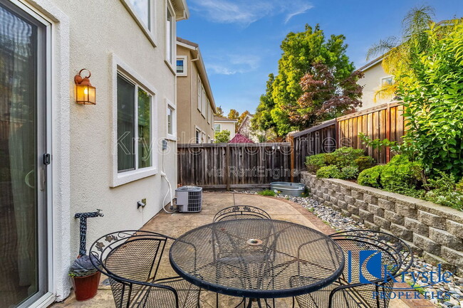 Building Photo - 664 Julmar Cir