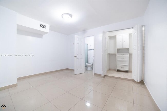 Building Photo - 12615 E Randall Park Dr