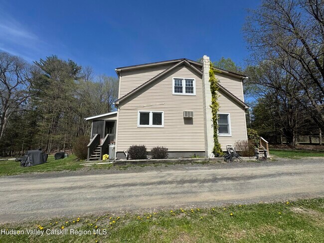 Building Photo - 51 Dubois Rd