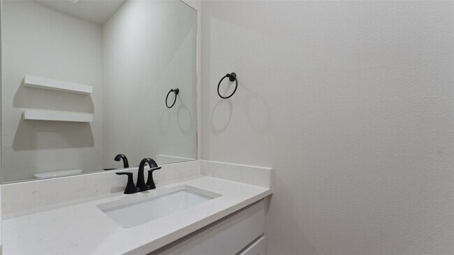 Building Photo - 1861 Lapis Ave