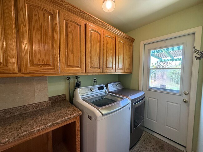 Building Photo - Centrally Located Orcutt Single Story Home