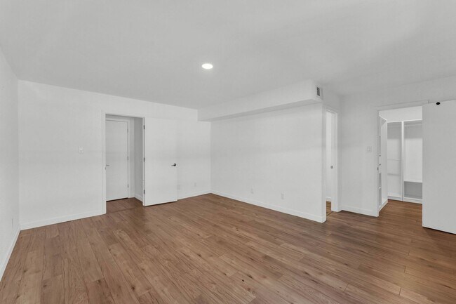 Building Photo - Spacious Poolside Condo!