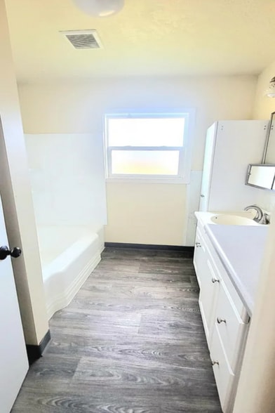 Building Photo - 819 N Idaho St