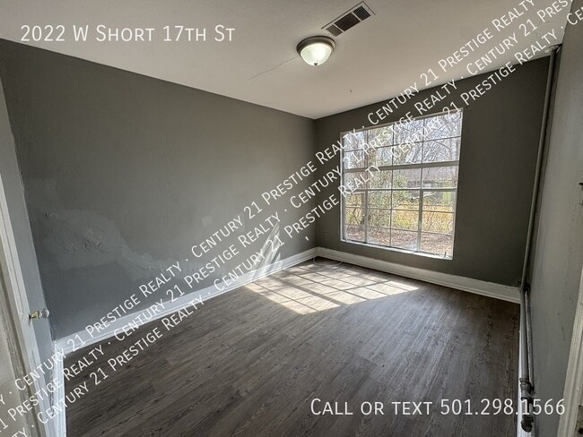 Building Photo - 2022 W Short 17th St