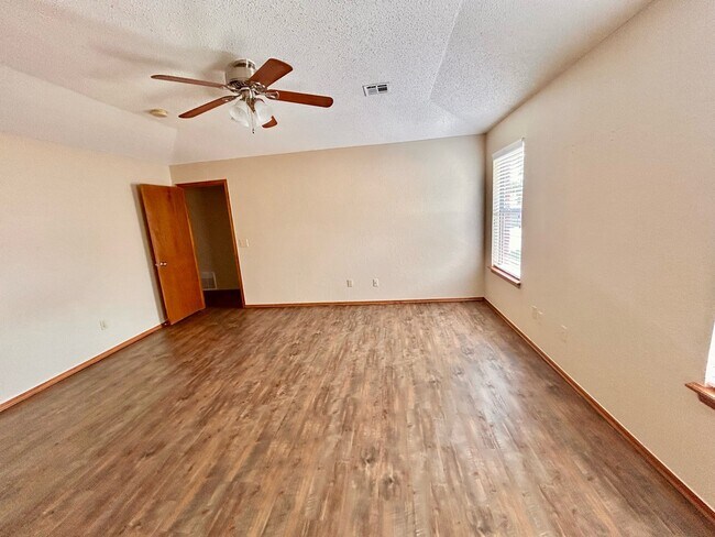 Building Photo - 533 NW 174th St
