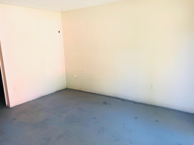 Building Photo - 696 Kilgore St