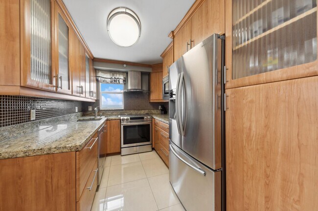 Building Photo - 4505 S Ocean Blvd