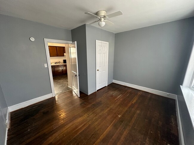 Building Photo - 4 bed 2 bath house in Rva North Side! Laun...