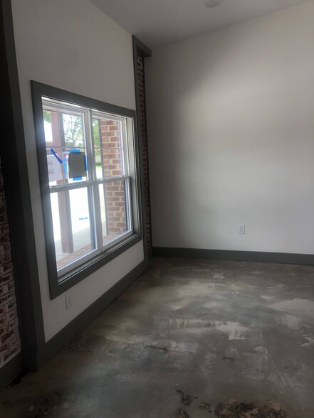 Building Photo - 118 S Pearl St