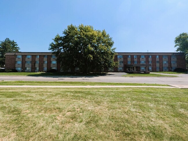 Building Photo - Ample Closet Space