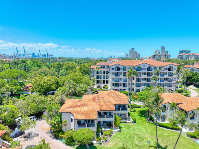 Building Photo - 15112 Fisher Island Dr