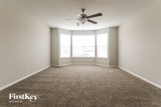 Building Photo - 6403 Pemboke Ct