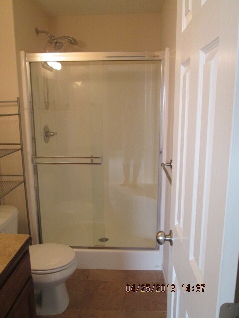 Building Photo - Spacious Townhouse