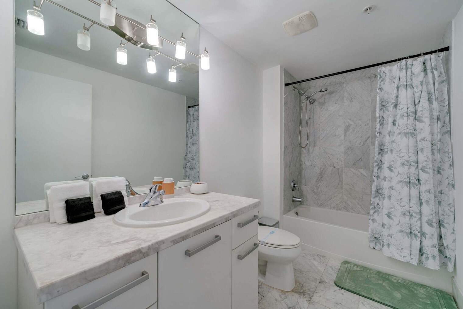 Building Photo - 235 NE 2nd St