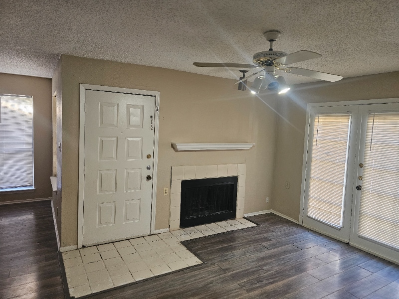 Building Photo - 9605 Walnut St