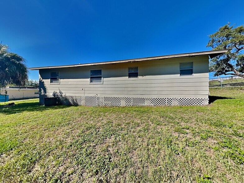 Building Photo - 1527 S Central Ave