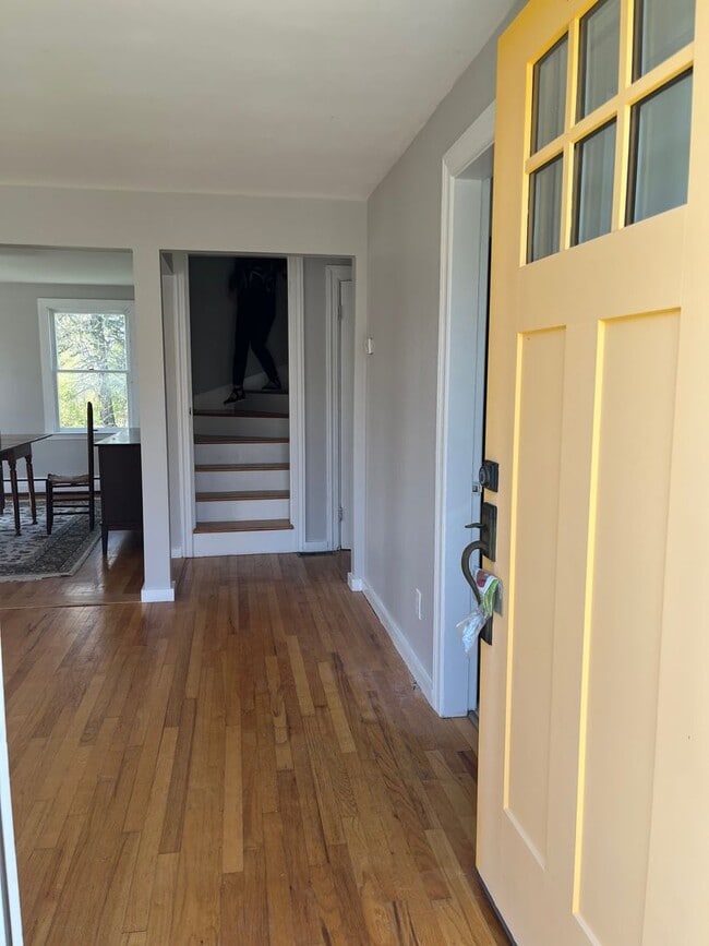 Building Photo - Three Bedroom Cape for Rent in Great Portland Neighborhood!