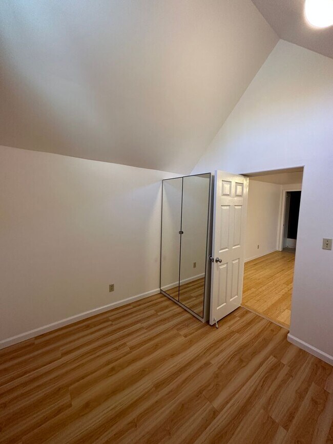 Building Photo - 855 52nd St