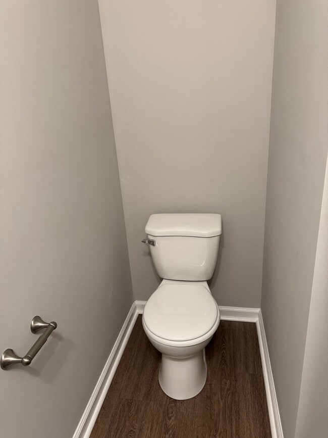 Building Photo - Luxury Living at its best! 2 Bed 2 1/2 Bath Townhome near Downtown!