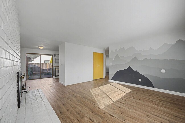 Building Photo - BRUSS01