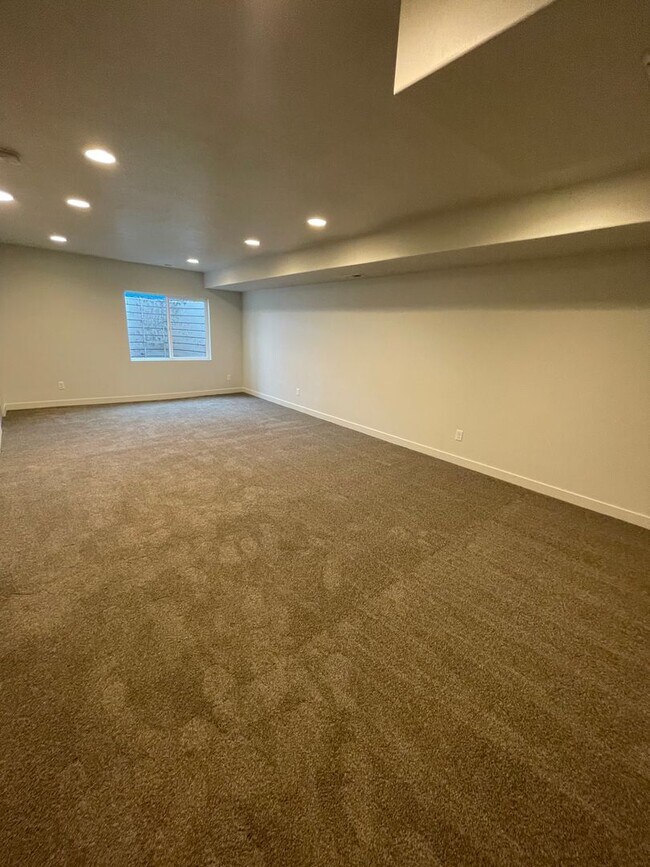 Building Photo - 4380 Bergen Ln